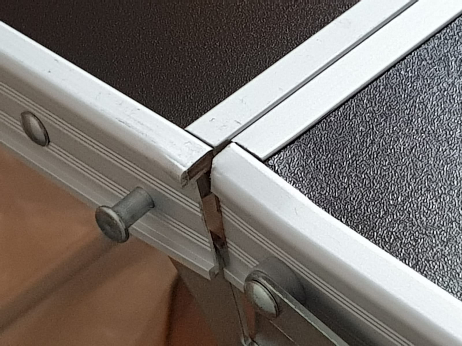 Bertoni Fold 4 Tavolo Campeggio Pieghevole Marrone Alluminio